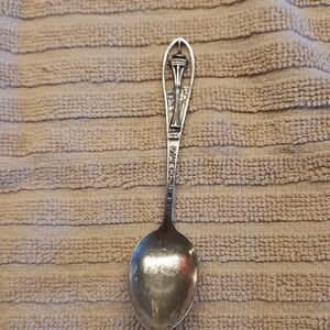 - Vintage worlds fair Seattle 1962 spoon